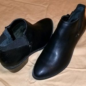 Vera Wang Women's Vienna style Bootie